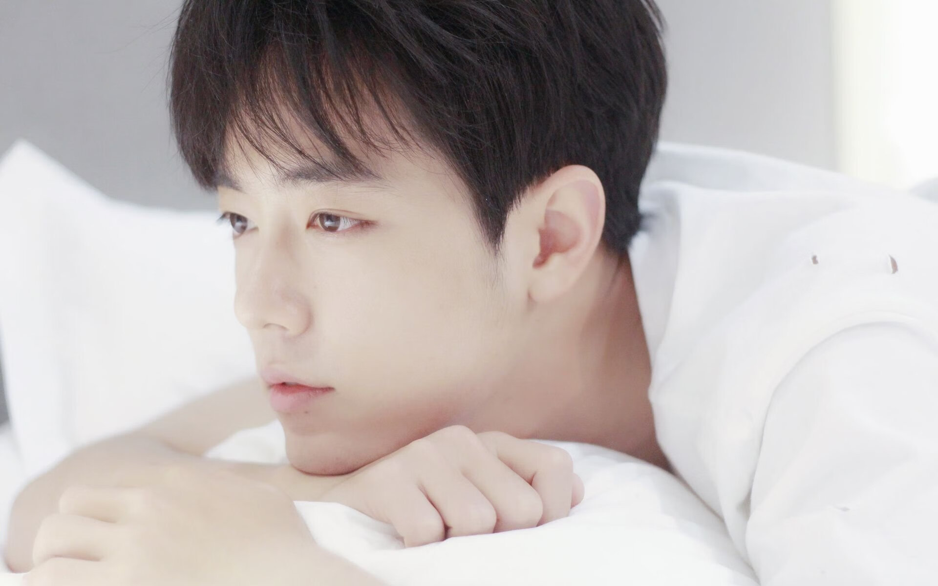 FB体育网页版-城市篮球夜场赛成为全民健身新风尚,激发青少年运动热情,夜间篮球比赛