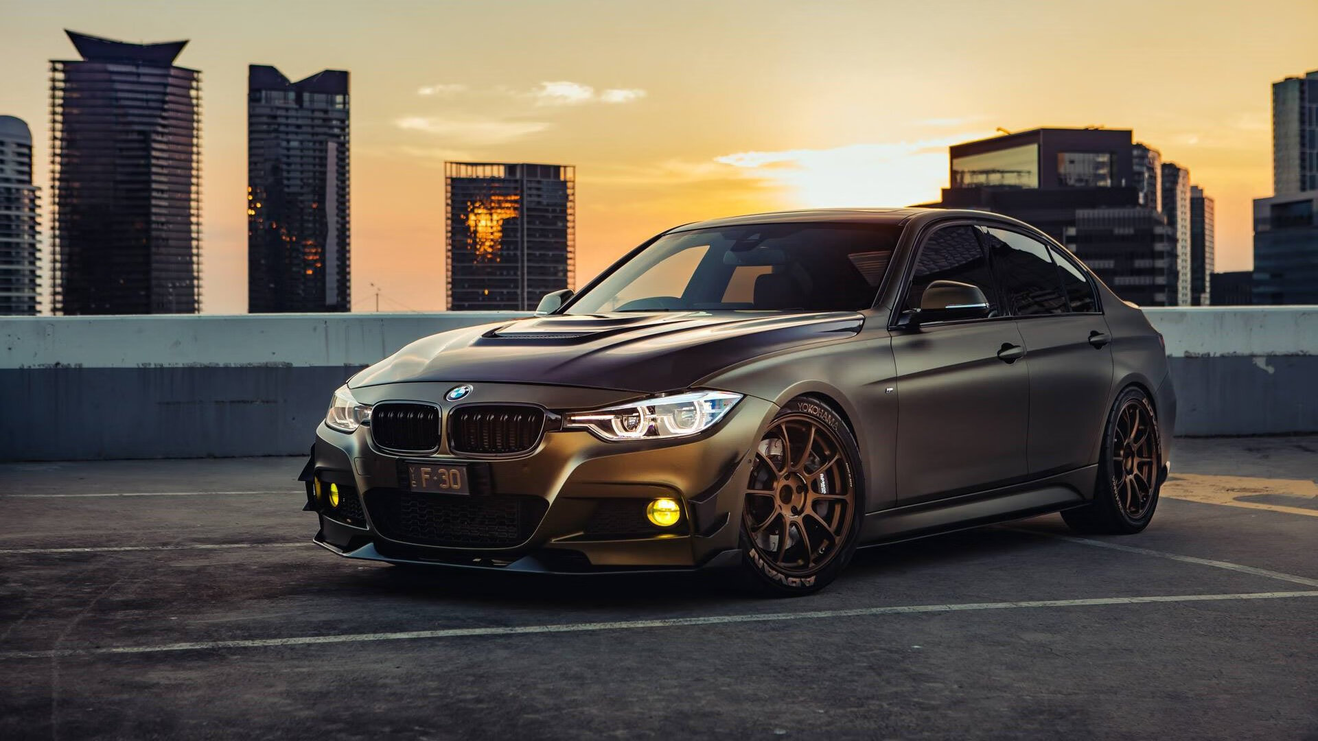 FB体育官方-巨头对决,看谁能在赛场上占据主动,巨头大战