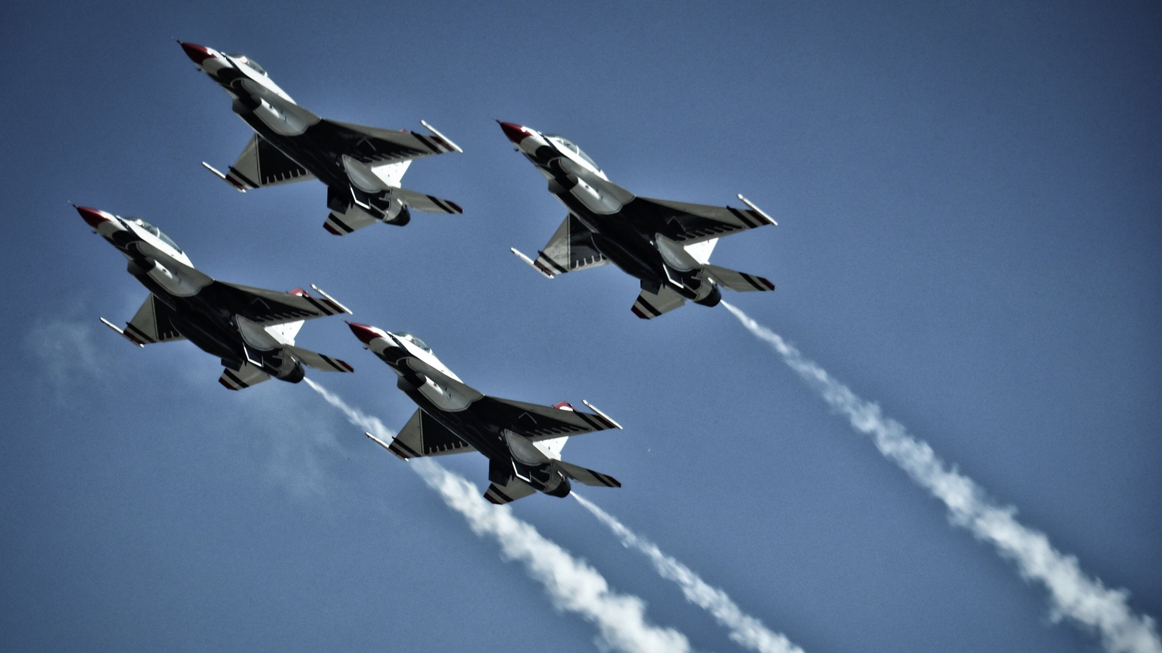 FB体育-中国女排再度夺冠 连胜五场展现统治力,中国女排夺冠瞬间欢笑与泪水定格