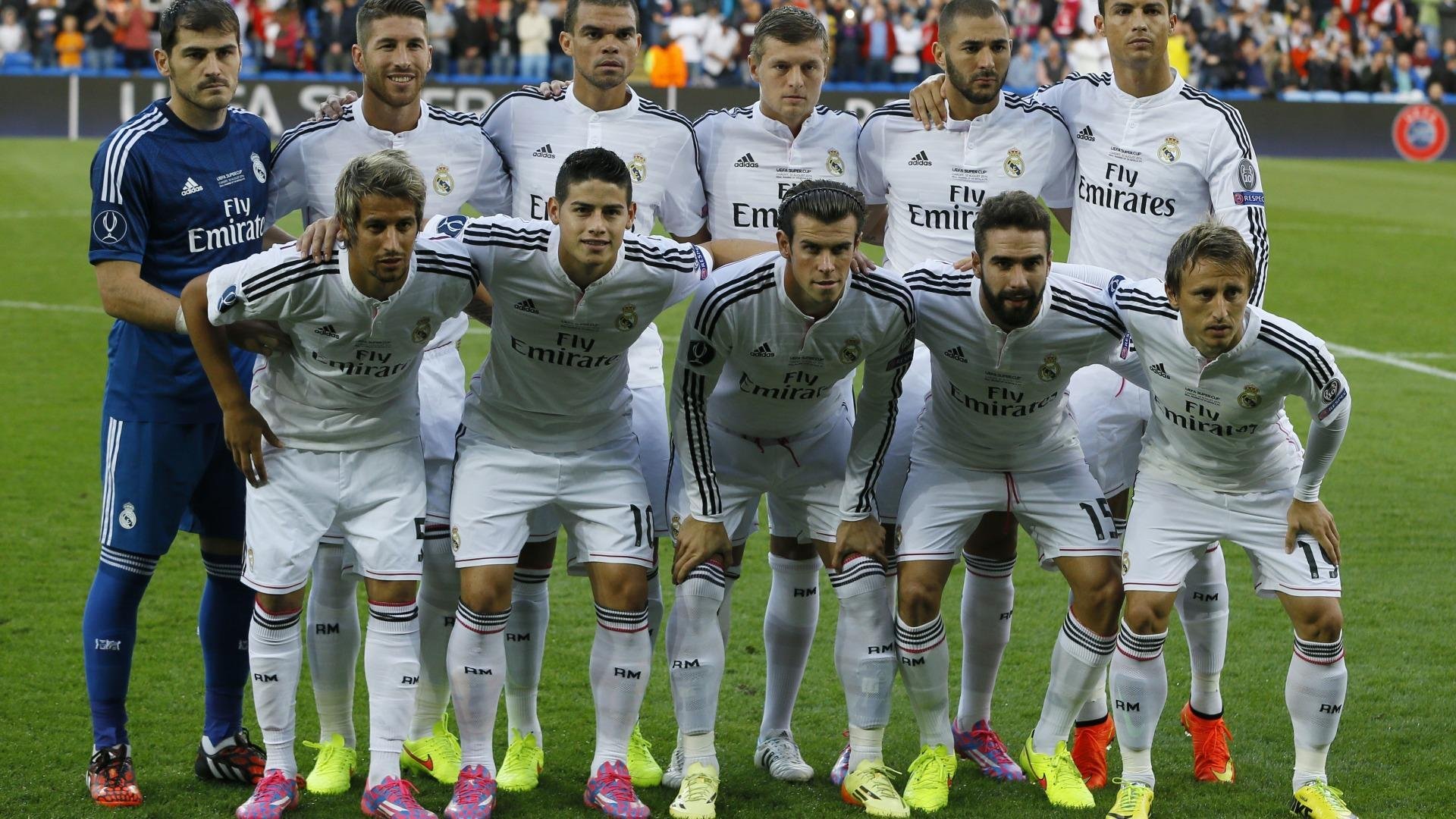 球迷狂欢:现场粉丝的应援和互动瞬间,球迷爱好者