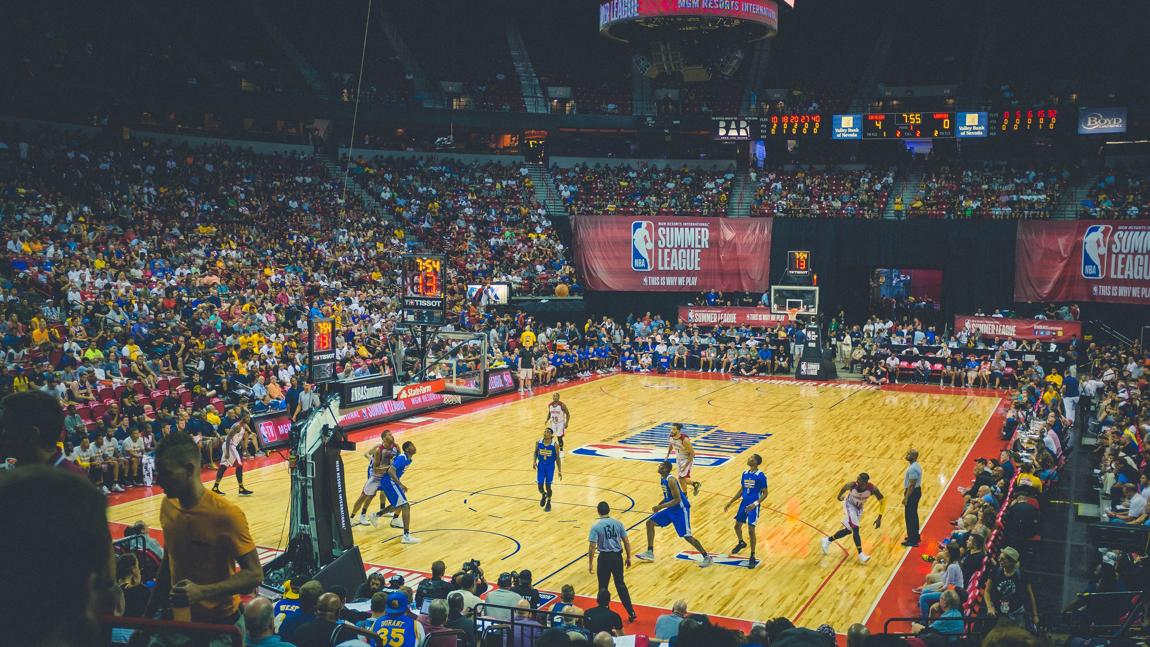 詹姆斯连续三场得分突破30+,季后赛状态火热,詹姆斯连续进入季后赛